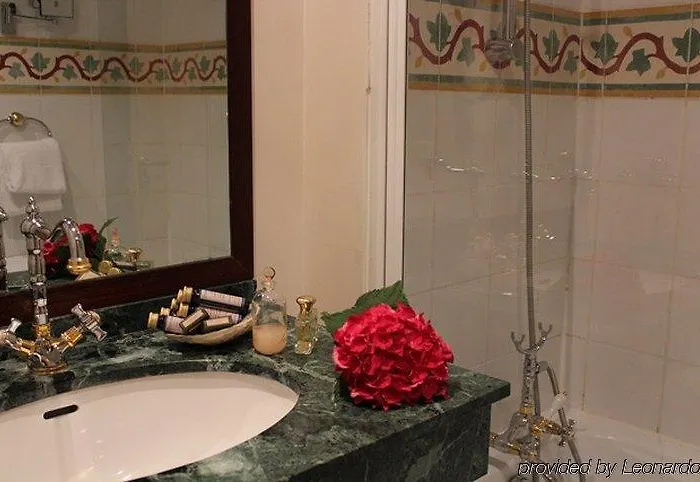 Saint Sulpice Hotel *