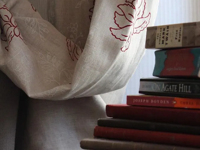 Saint Sulpice Hotel *