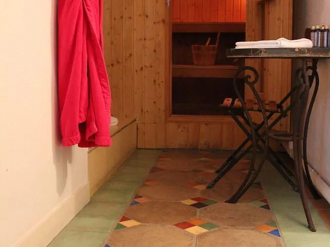 Saint Sulpice Hotel *