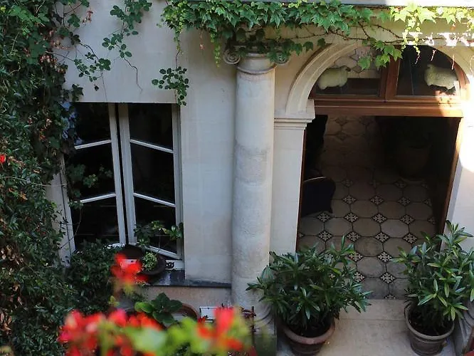 Saint Sulpice Hotel *