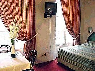 Saint Sulpice Hotel *